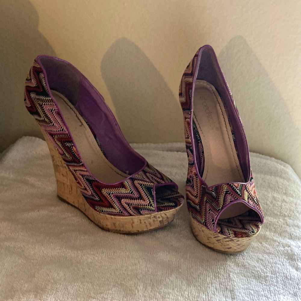 Shoe dazzle pumps